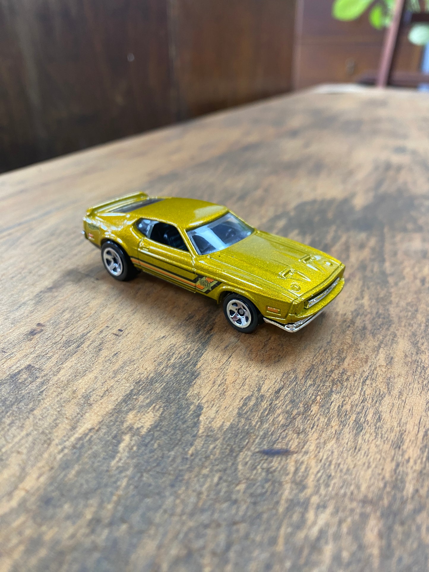 2013 Hot Wheels City 1971 Mustang Mach 1 Rare Gold