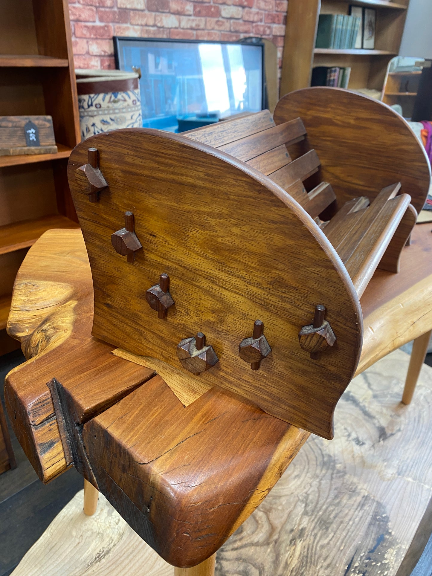 Arts & Crafts Expandable Book Rack