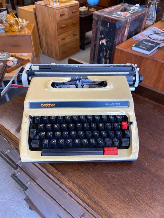 1980s Brother Deluxe 1613 Typewriter