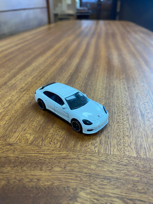 Hot Wheels Porsche Panamera Turbo S E-Hybrid Sport Turismo