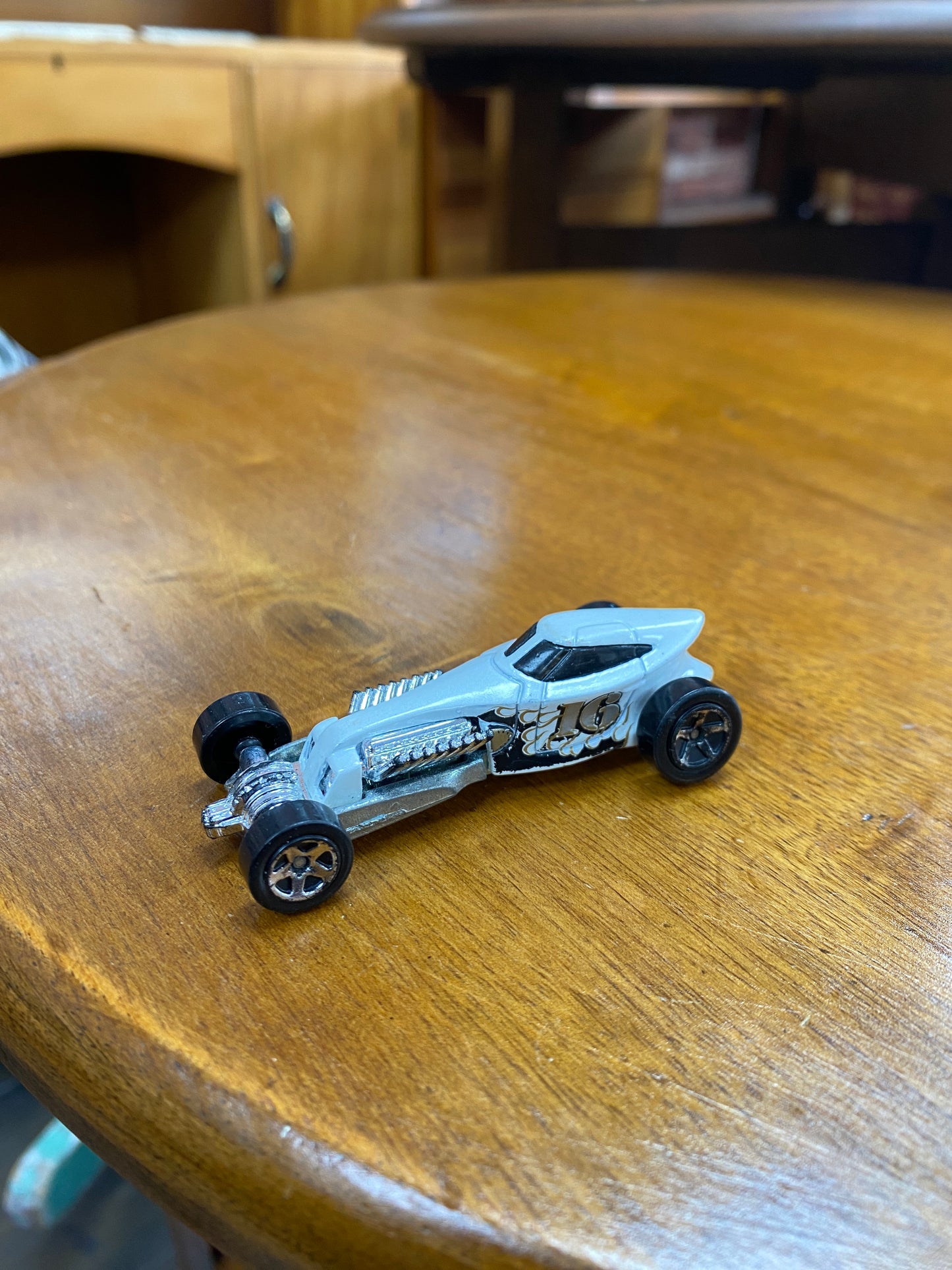 Hot Wheels 1997 Vintage Sweet 16 Blanc