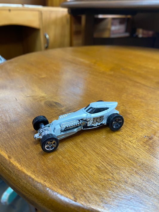 Hot Wheels 1997 Vintage Sweet 16 Blanc