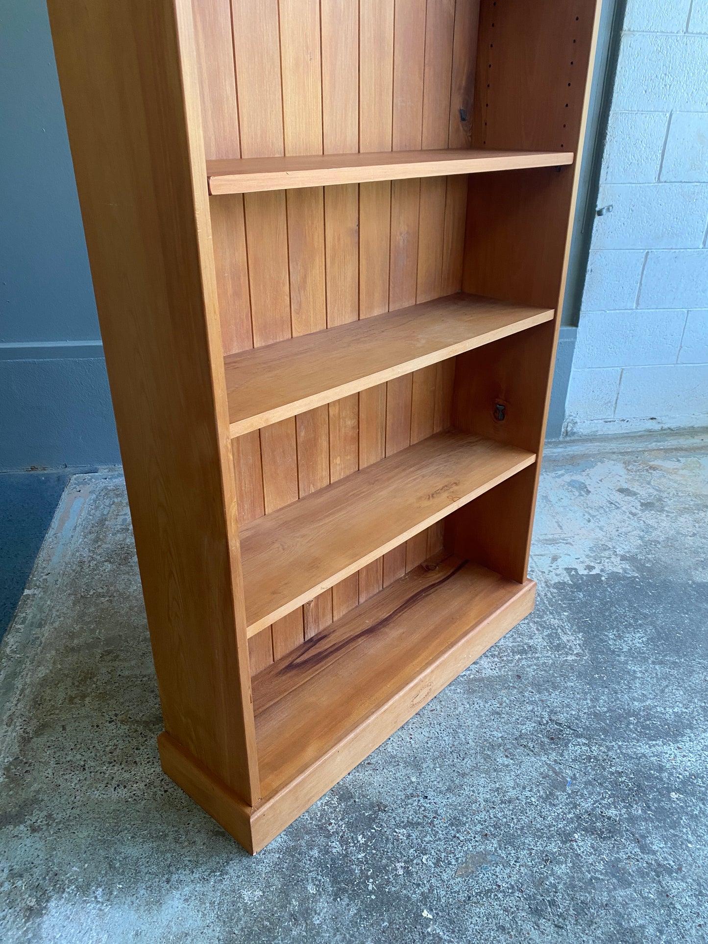 Solid Rimu Large Bookshelf