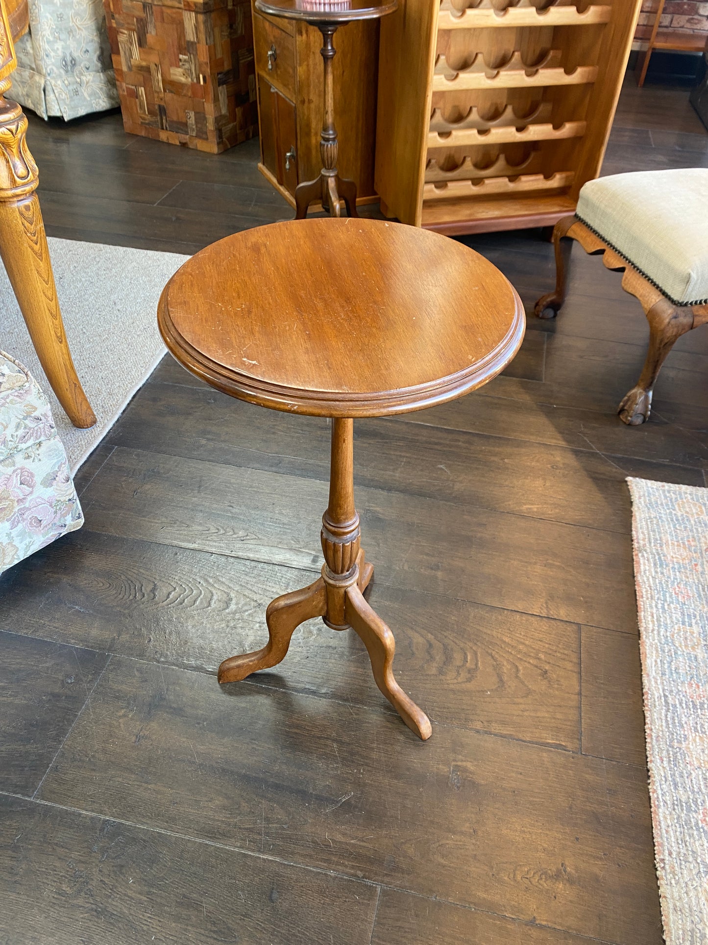 Vintage Mahogany Tripod Lamp Table (Lighter)