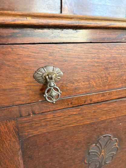 1920s Jacobean Revival Quarter Sawn Oak Hutch (Welsh Dresser)