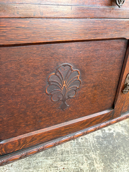 1920s Jacobean Revival Quarter Sawn Oak Hutch (Welsh Dresser)