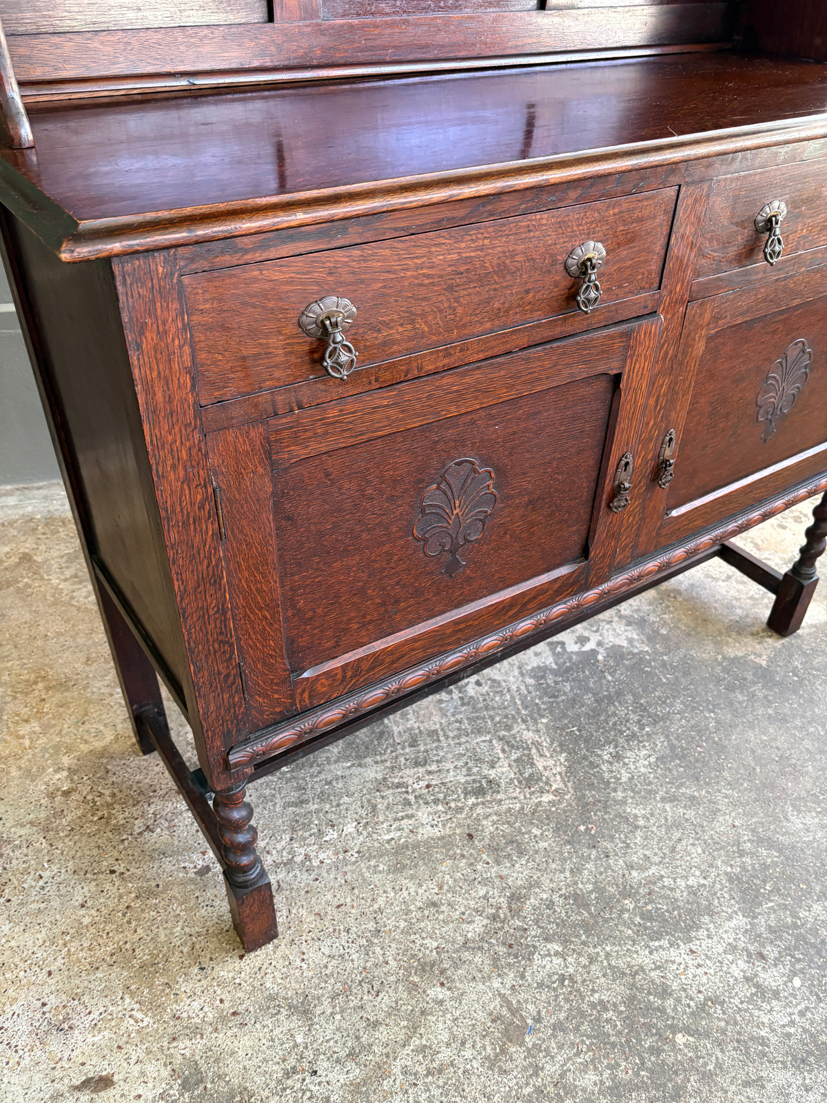 1920s Jacobean Revival Quarter Sawn Oak Hutch (Welsh Dresser)