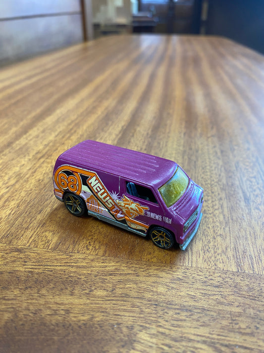 2007 Hot Wheels Purple Custom '77 Dodge Van