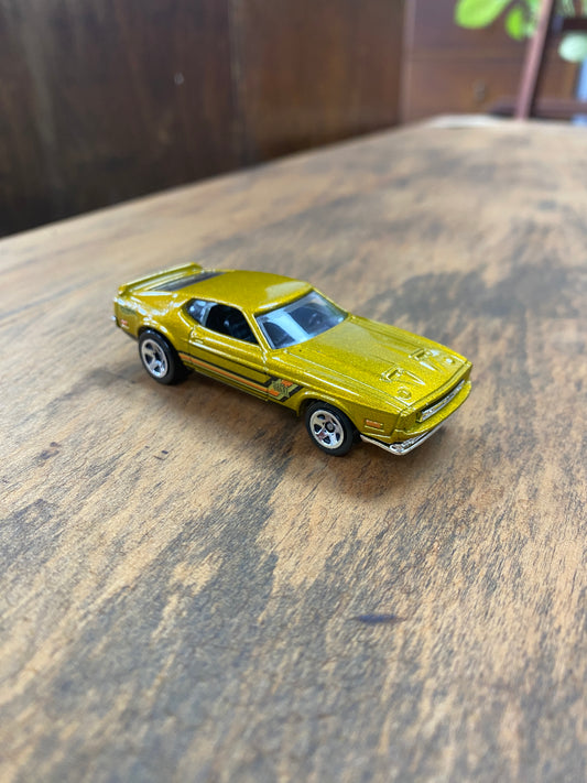 2013 Hot Wheels City 1971 Mustang Mach 1 Rare Gold