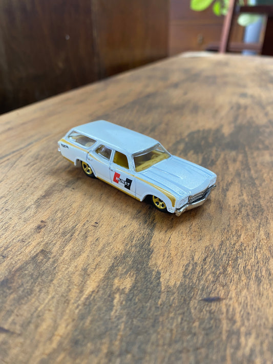 2013 Hot Wheels '70 CHEVELLE SS Wagon Hurst White