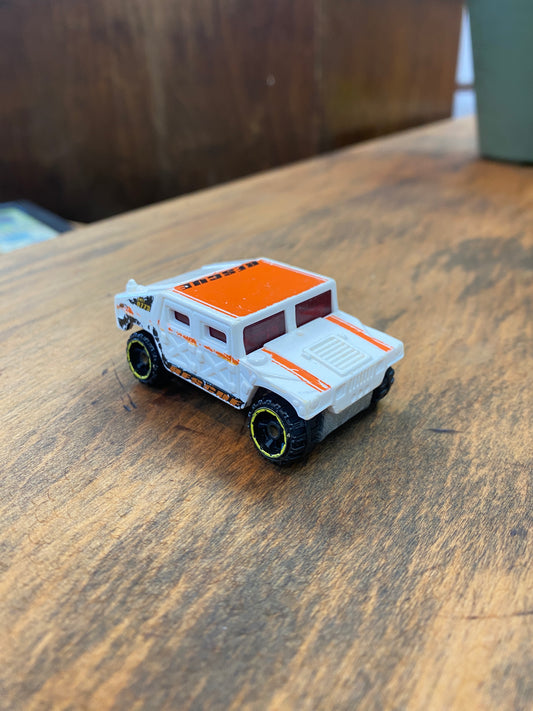 2014 HOT WHEELS White Diecast General Corp Hummer Rescue