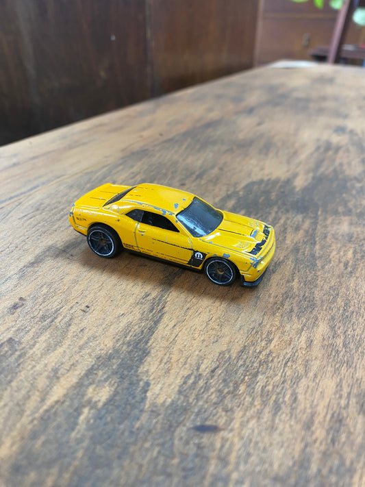 2015 Hot Wheels Dodge Challenger SRT, Yellow