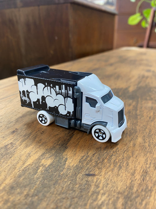 2015 Hot Wheels #28 HW City- HIWAY HAULER 2