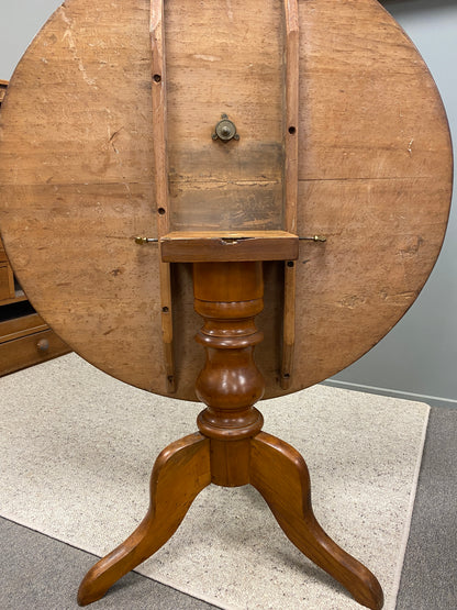 Antique Country Rustic Tilt Top Dining Table