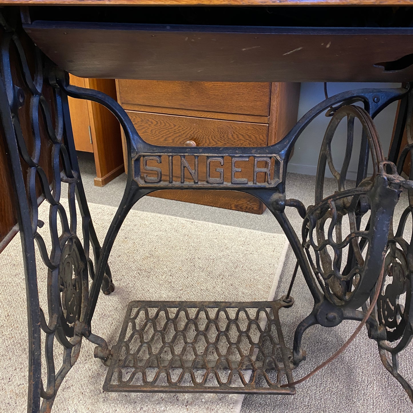 Antique Oak Singer Sewing Machine (1922)