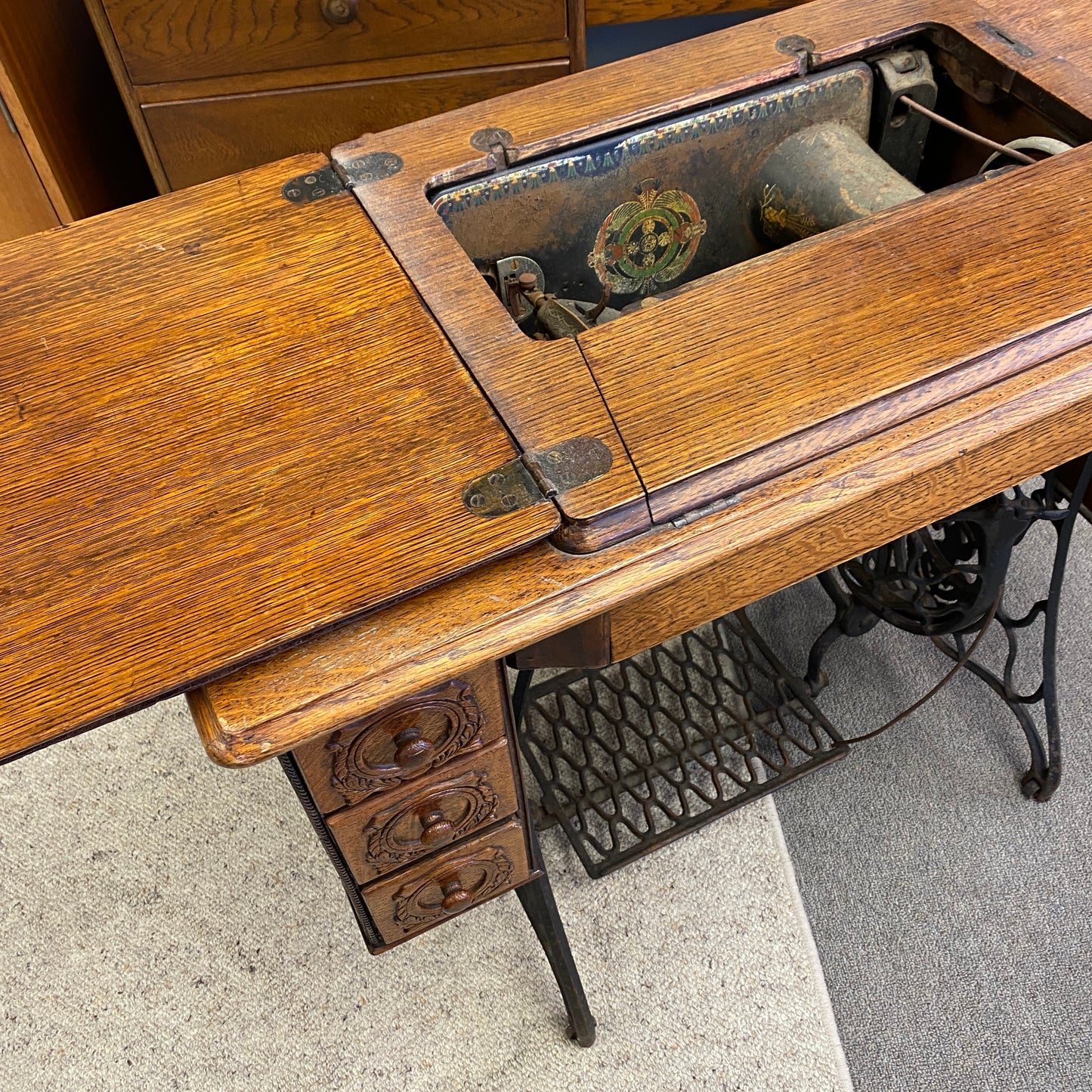 Antique Oak Singer Sewing Machine (1922)