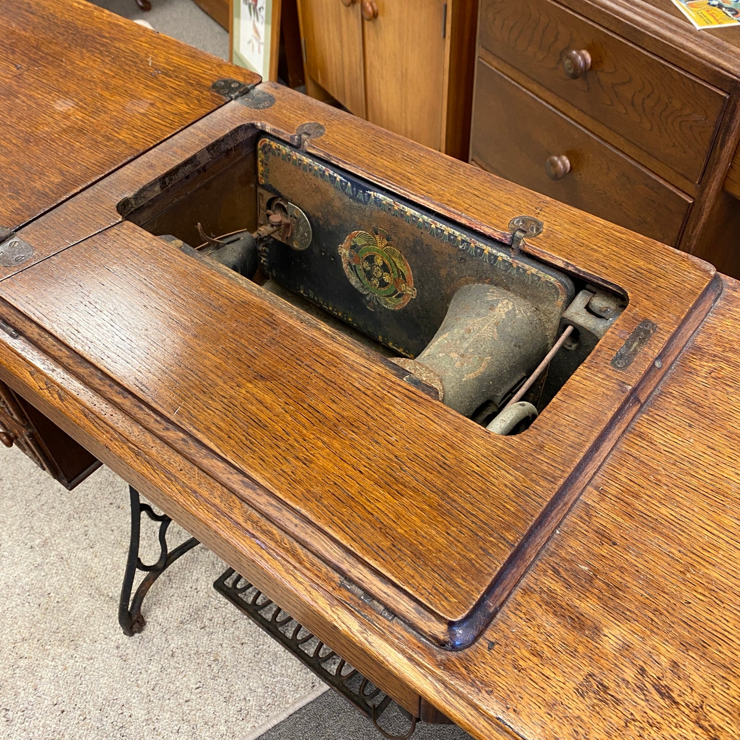 Antique Oak Singer Sewing Machine (1922)