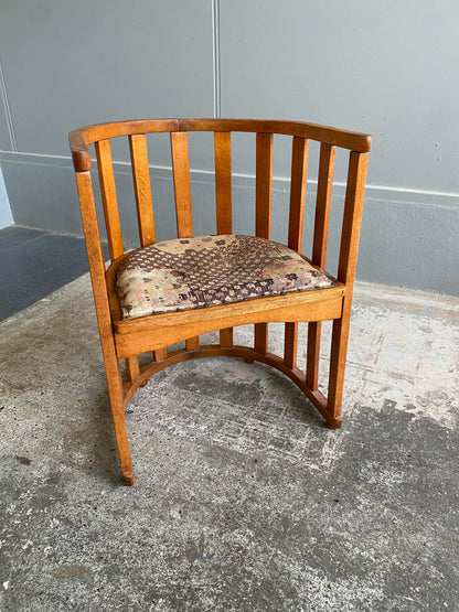 Arts & Crafts Quarter Sawn Oak Barrel Armchair