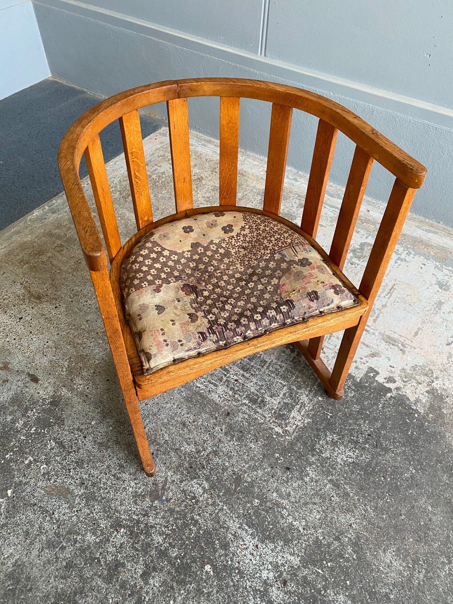 Arts & Crafts Quarter Sawn Oak Barrel Armchair