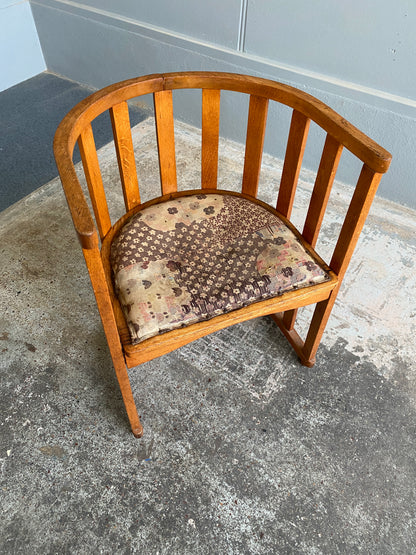 Arts & Crafts Quarter Sawn Oak Barrel Armchair