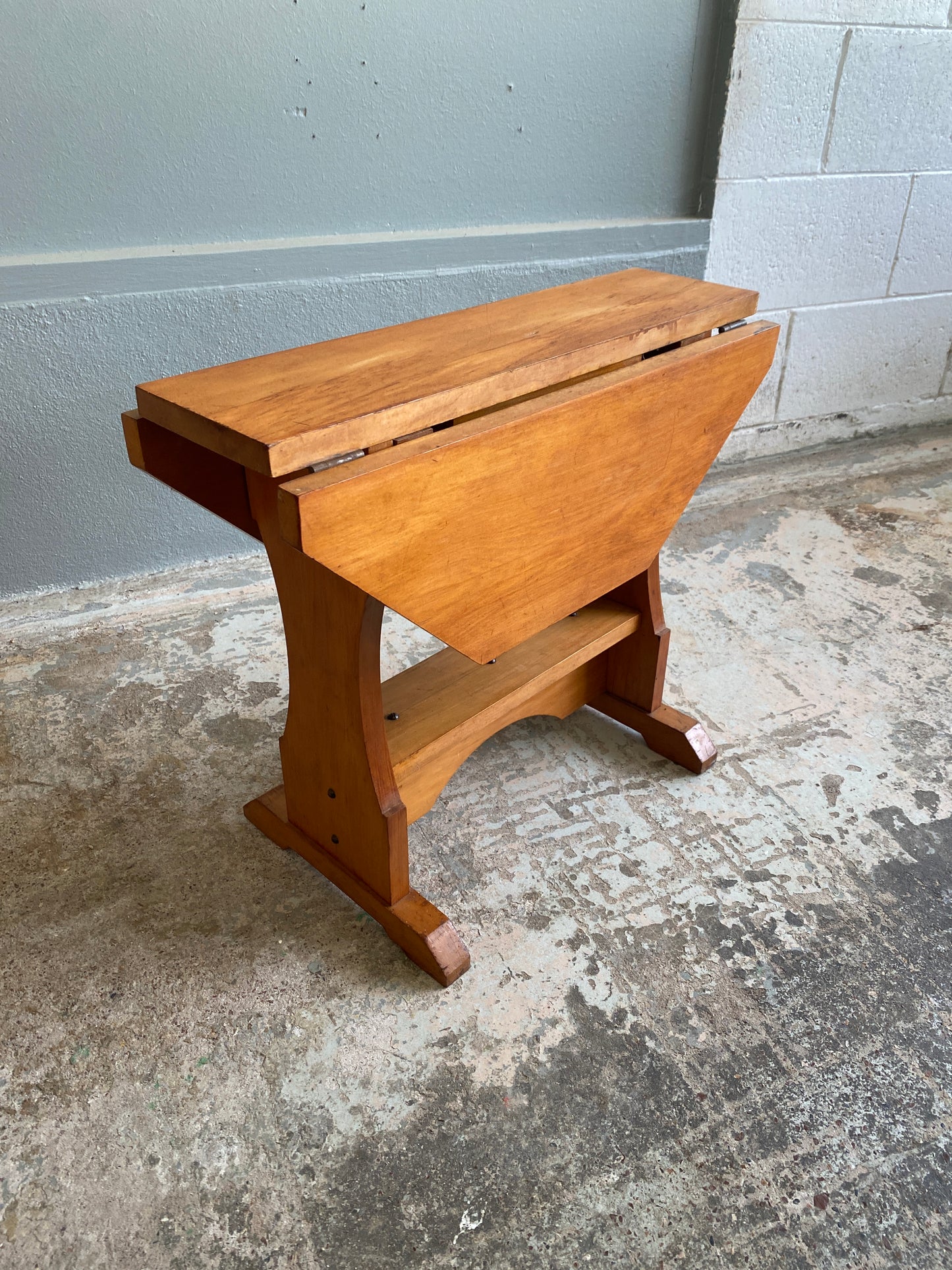 Arts & Crafts Rimu Drop Leaf End Occasional Table