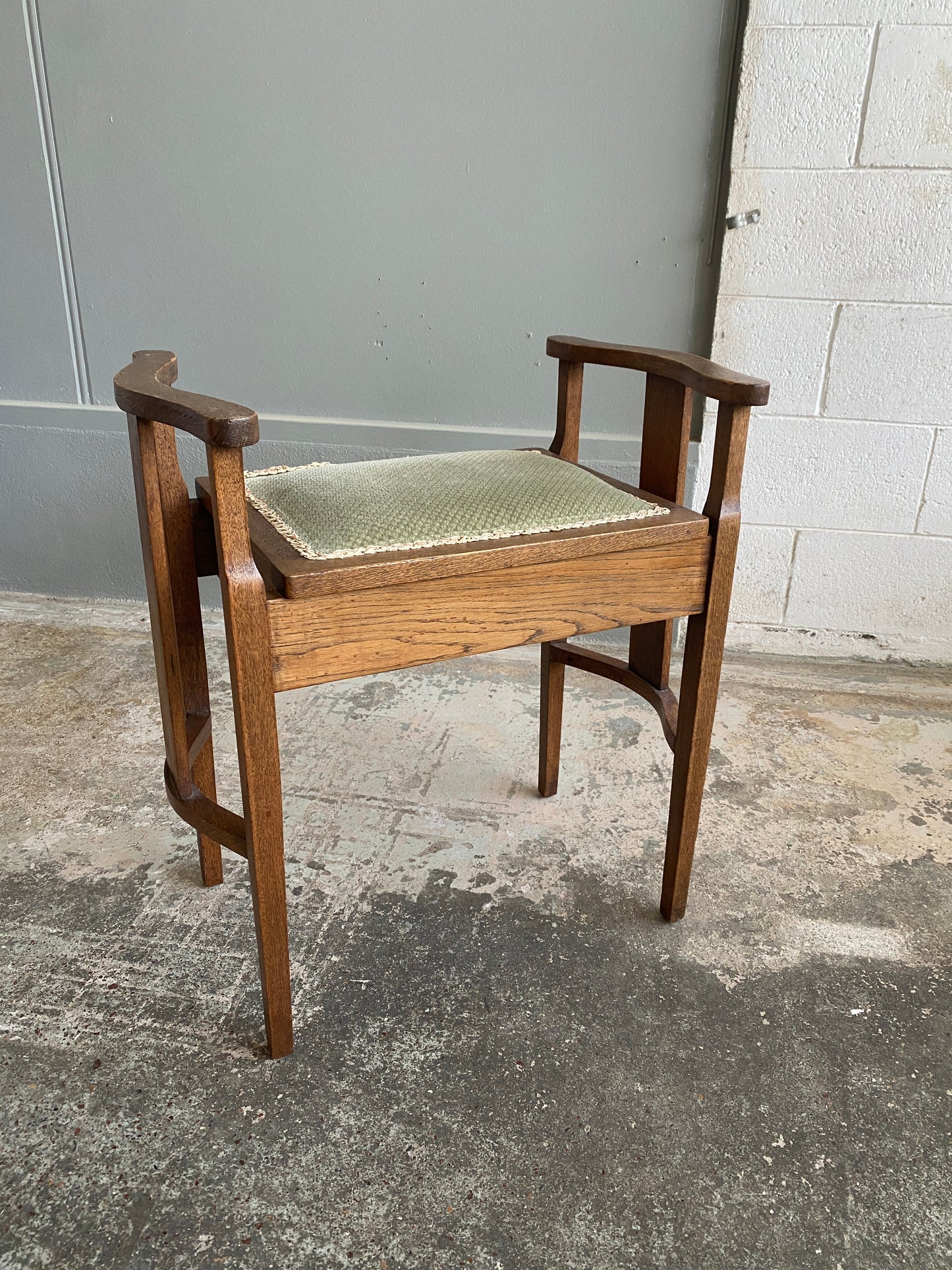 Arts & Crafts Solid Oak Piano Stool