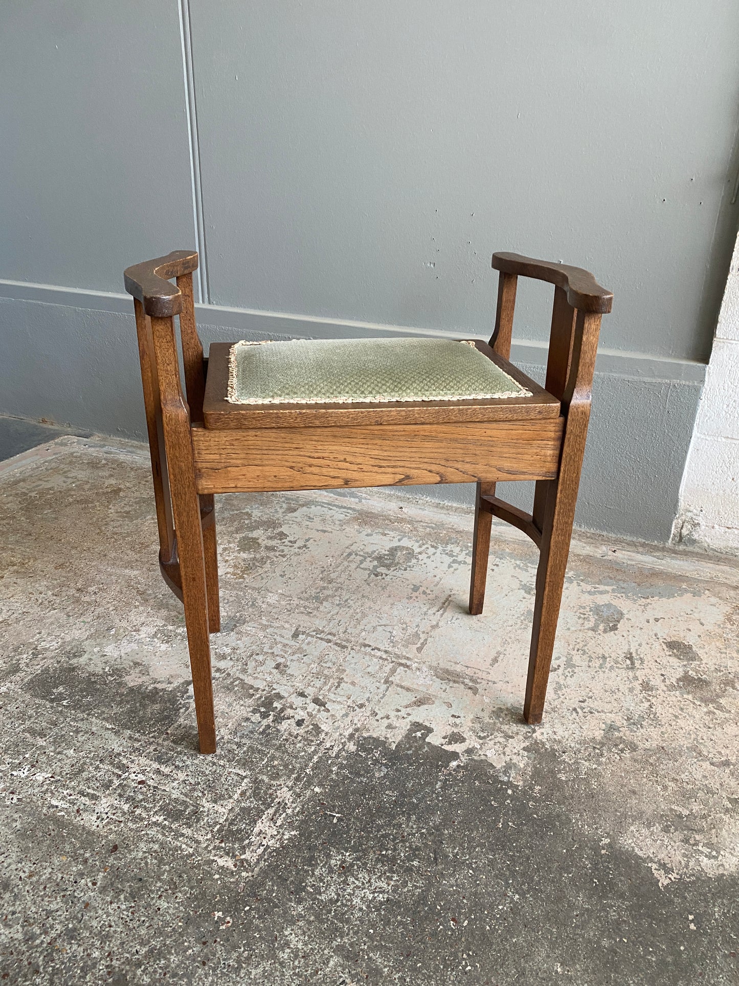 Arts & Crafts Solid Oak Piano Stool