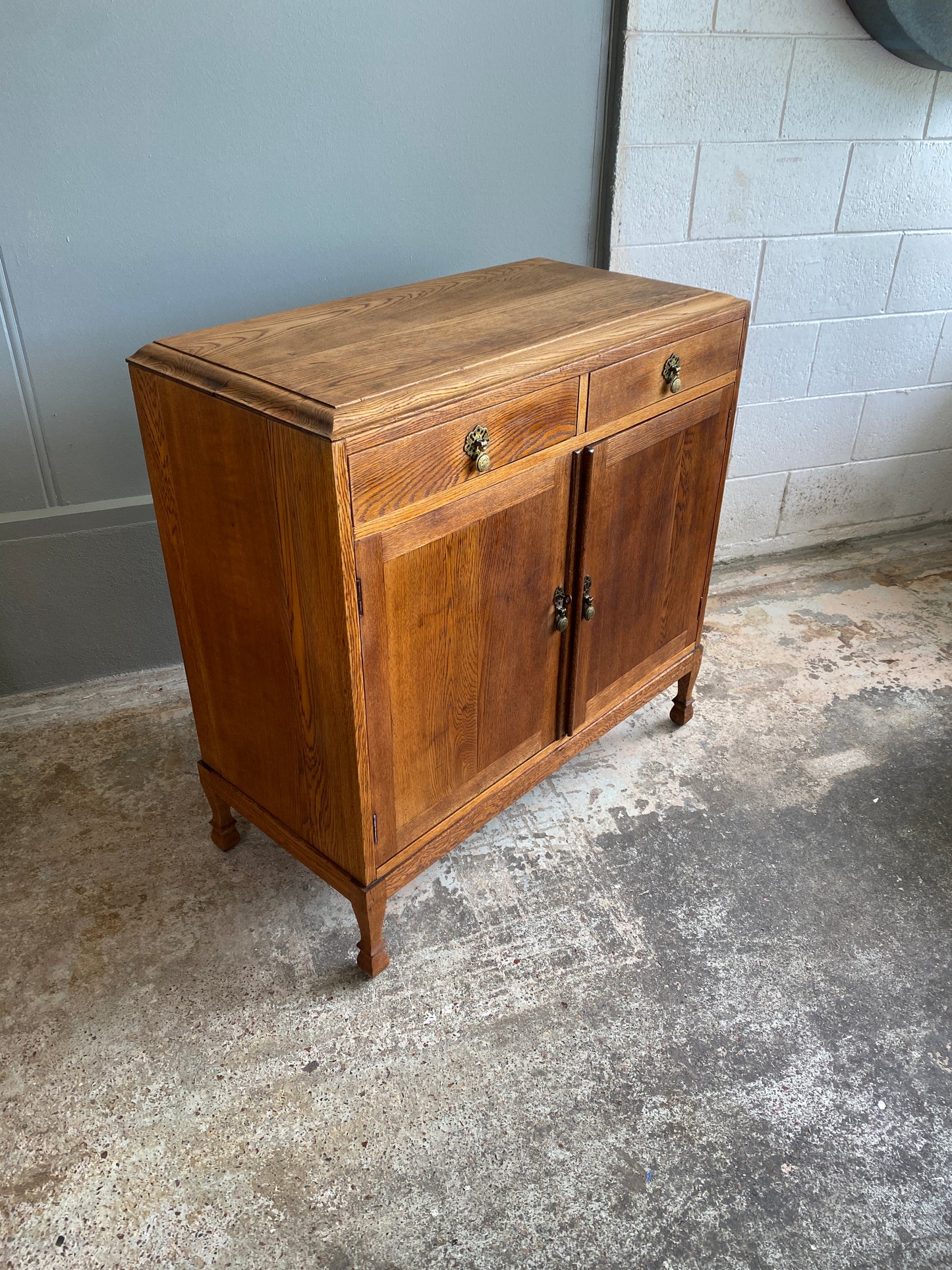 Arts & Crafts Solid Tiger Oak Side Cupboard