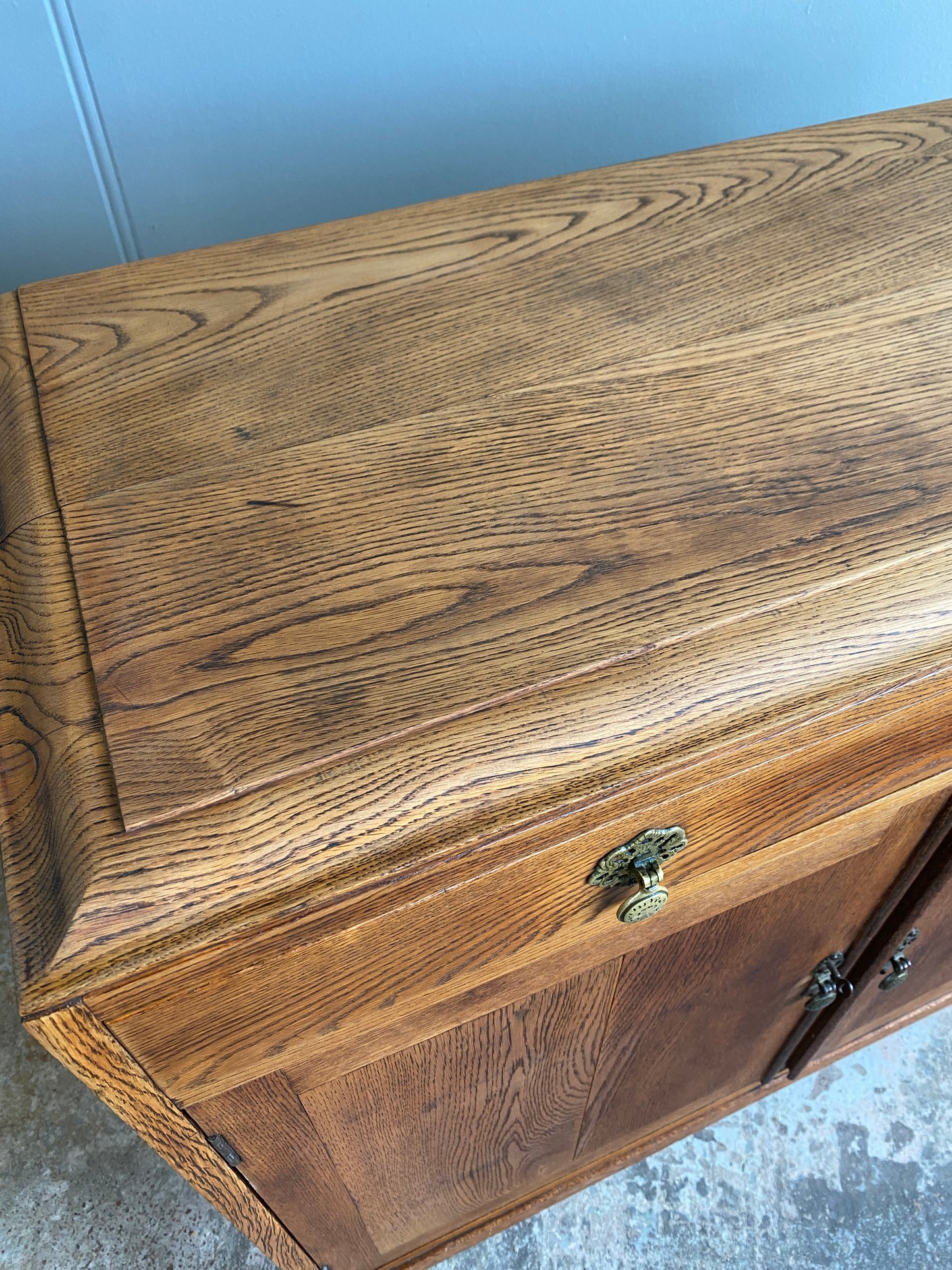 Arts & Crafts Solid Tiger Oak Side Cupboard