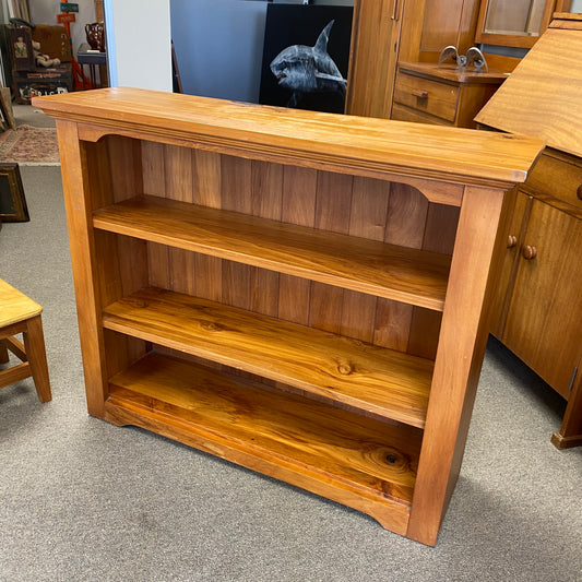 Country Style Rimu Bookcase