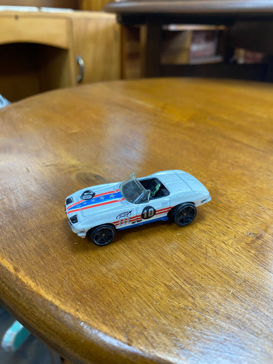 Hot Wheels 1999 1965 Chevy Corvette 1/64 Diecast White