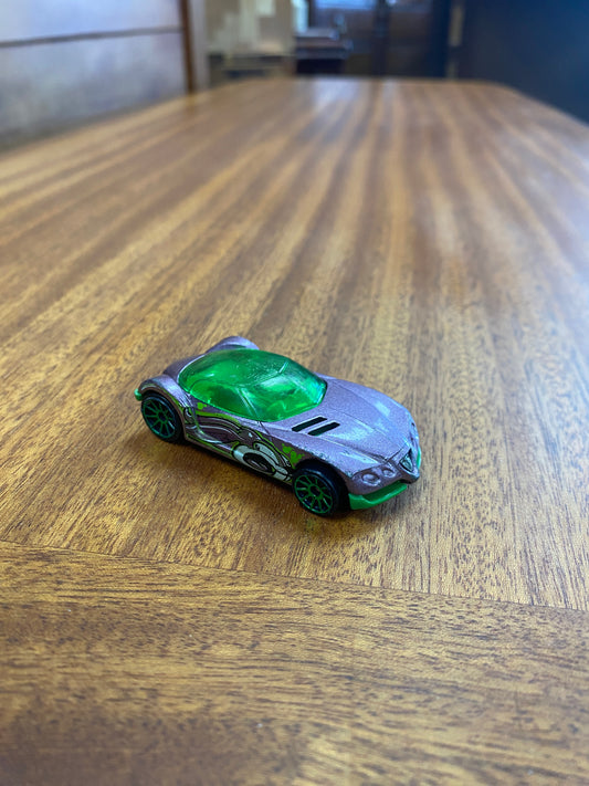 Hot Wheels Golden Arrow Purple Car