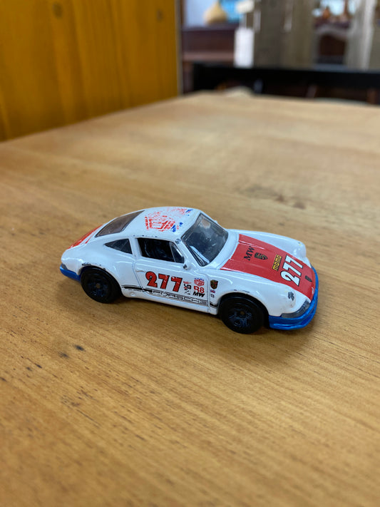 Hot Wheels White '71 Porsche 911 FJV41