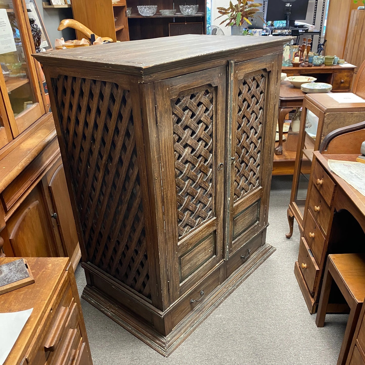 Oriental Style Wooden Lattice Cabinet