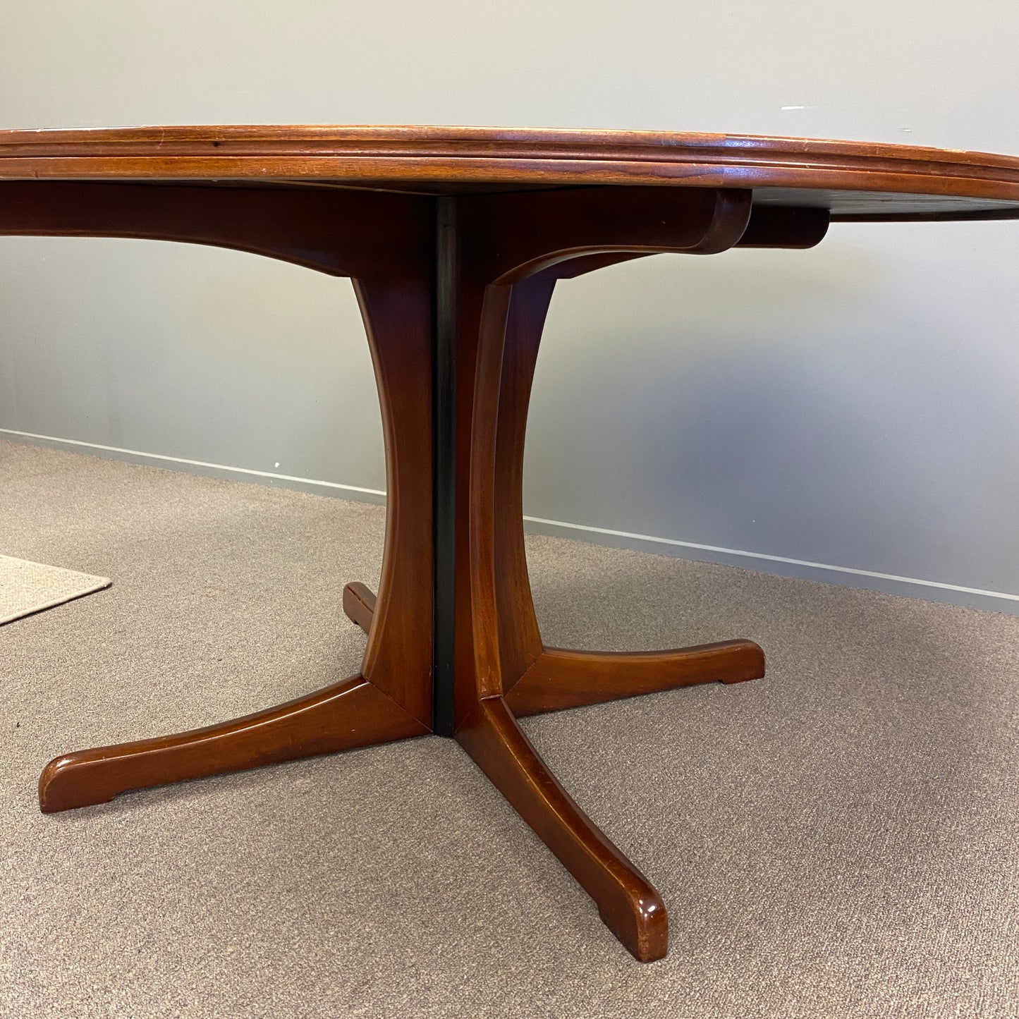 RETRO/MCM Mahogany Dining Table