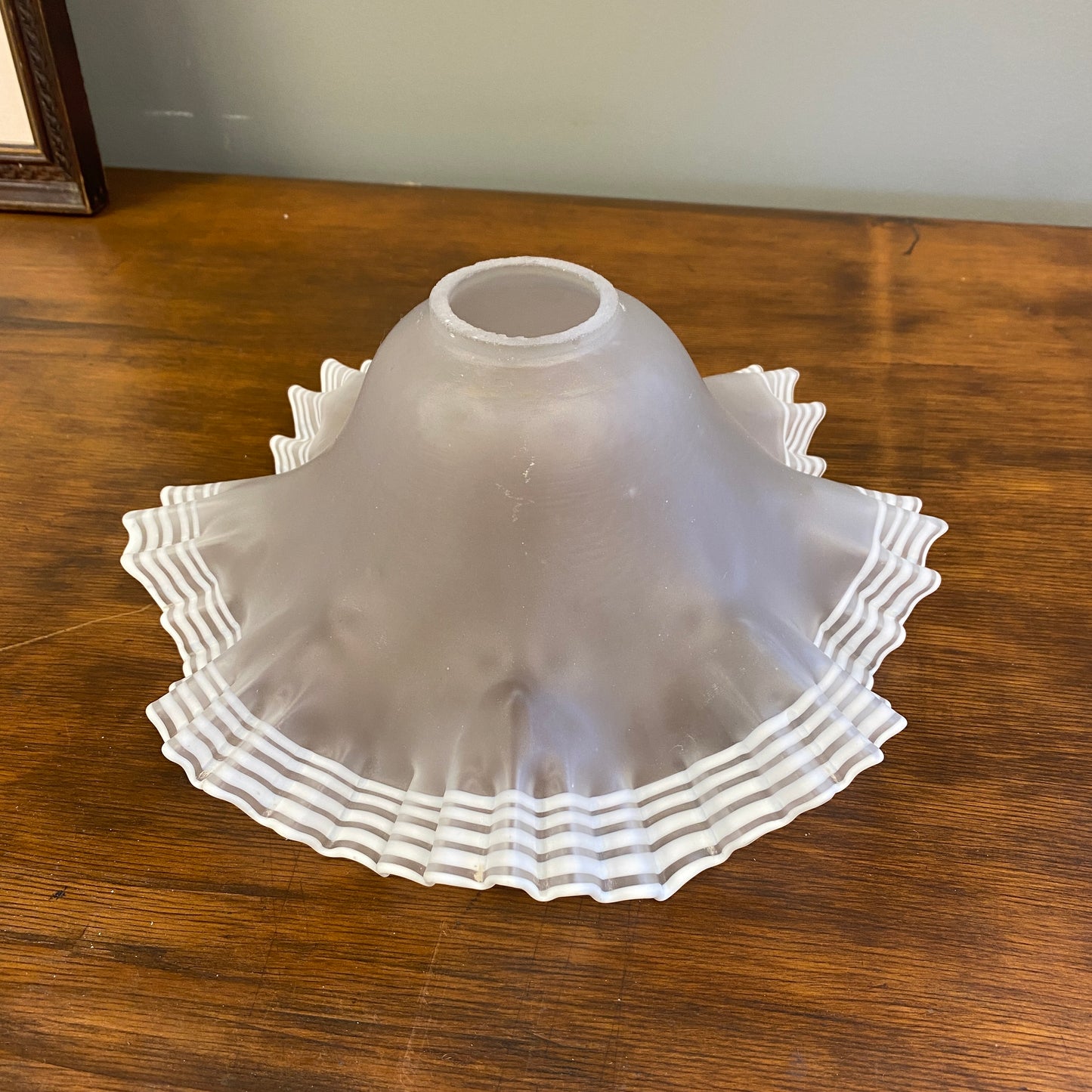 Retro Frill Glass Light Shade