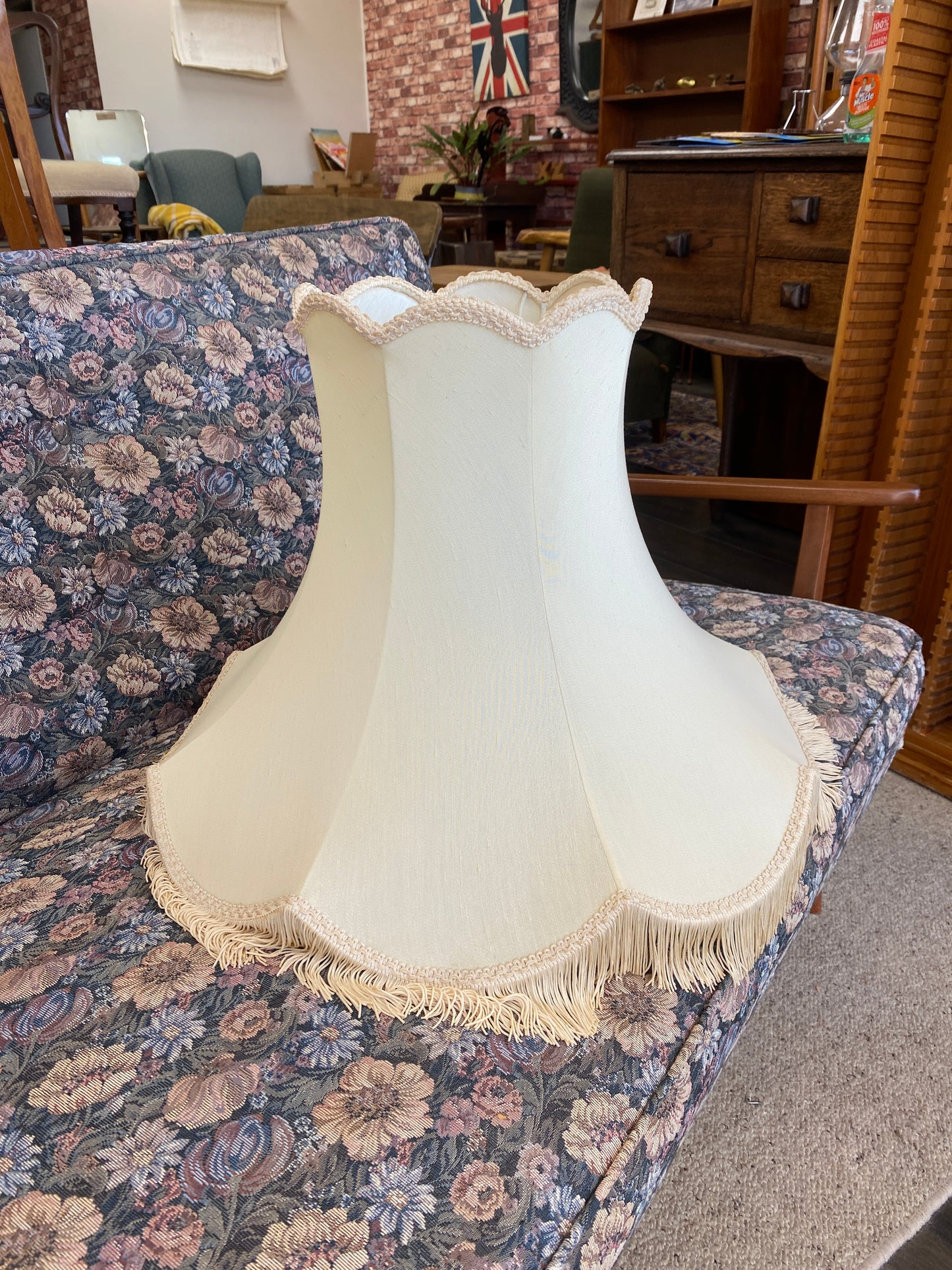 Retro Ivory Large Scalloped Lamp 580mm