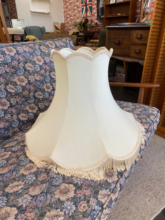 Retro Ivory Large Scalloped Lamp 580mm
