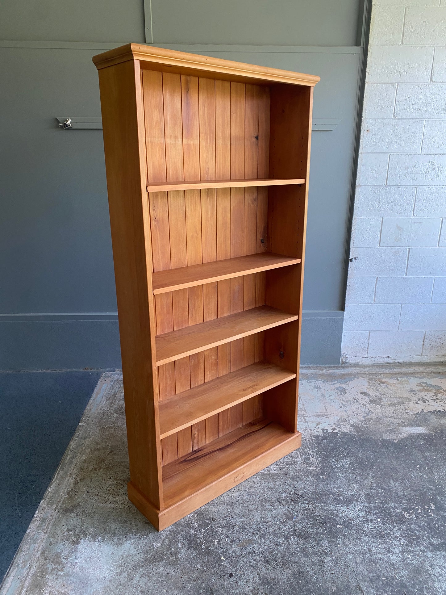 Solid Rimu Large Bookshelf