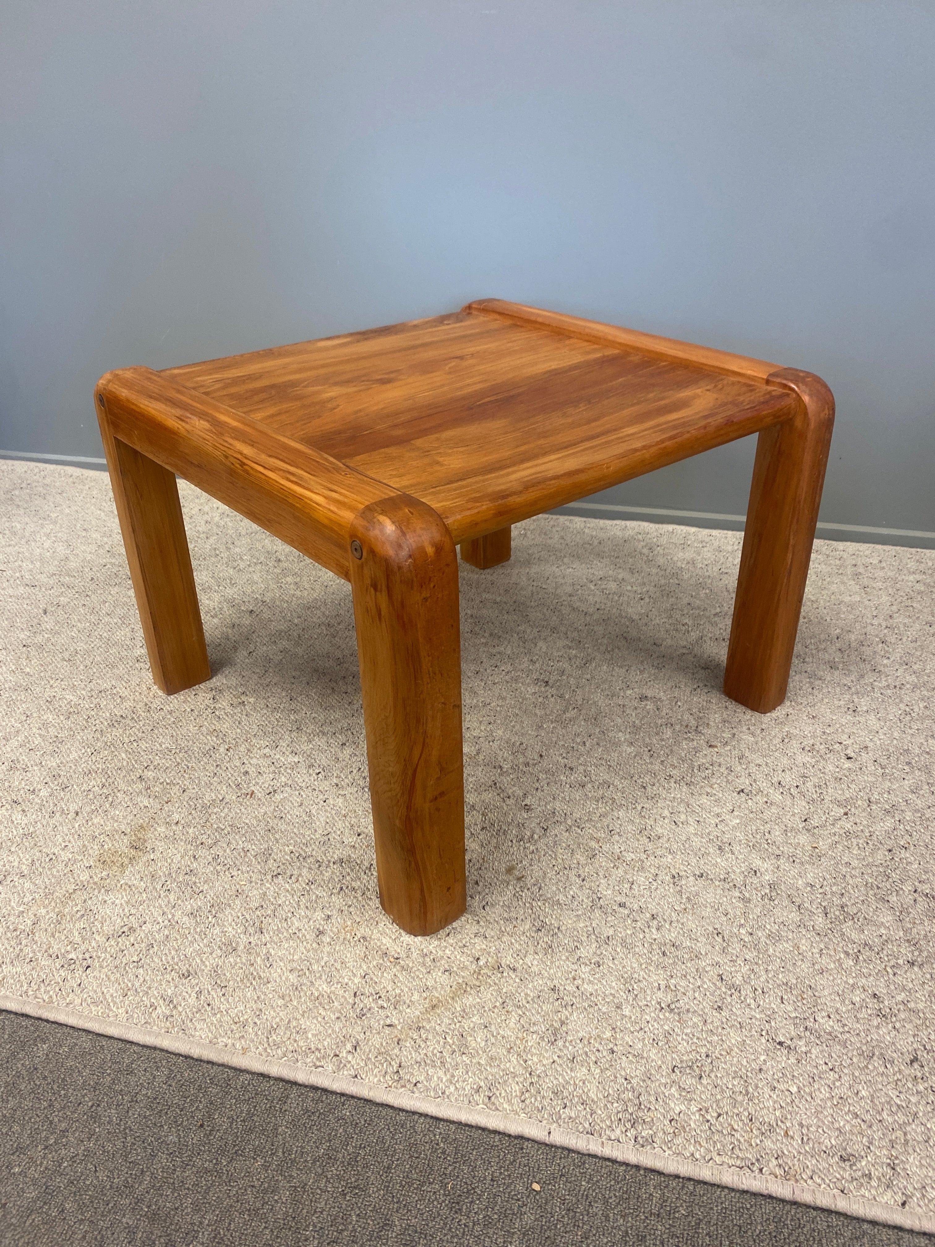 Solid Rimu Retro Style Side Table – Plots & Pickles