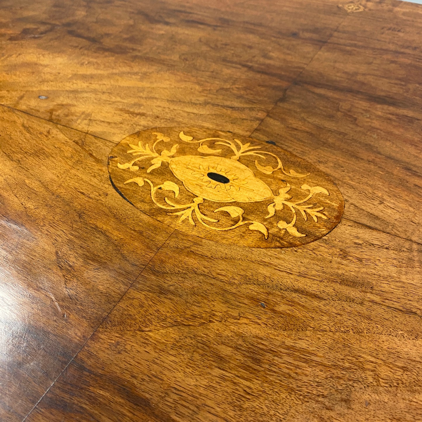 Victorian Inlaid Mahogany Loo Table (Tilts)