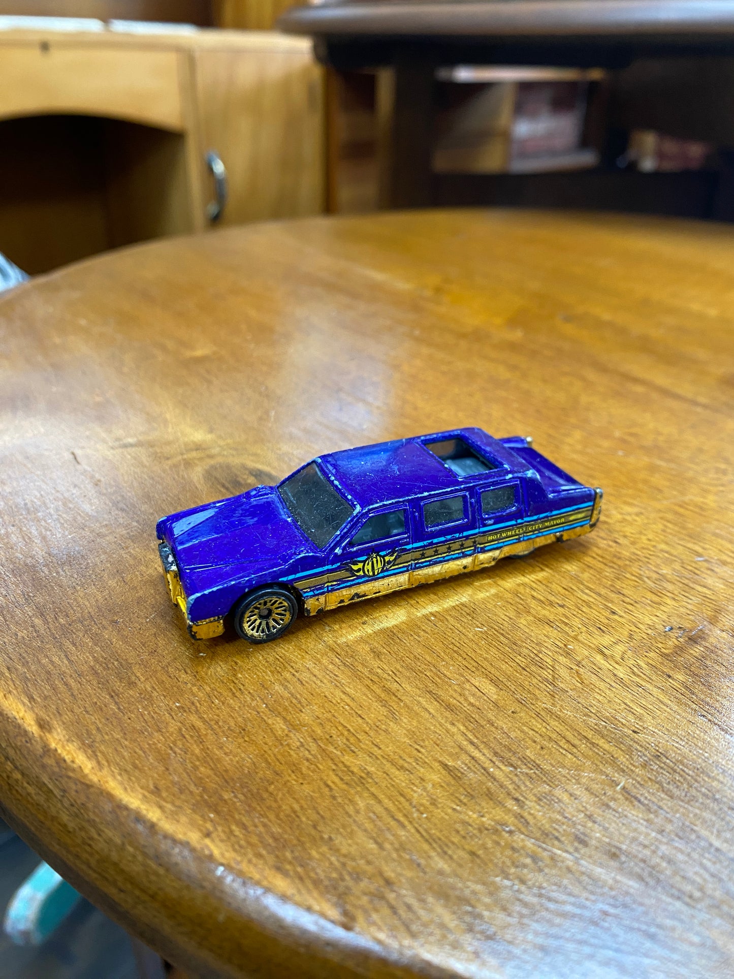 Vintage 1990 Hot Wheels - Blue Limousine “City Mayor” w/ Gold Trim