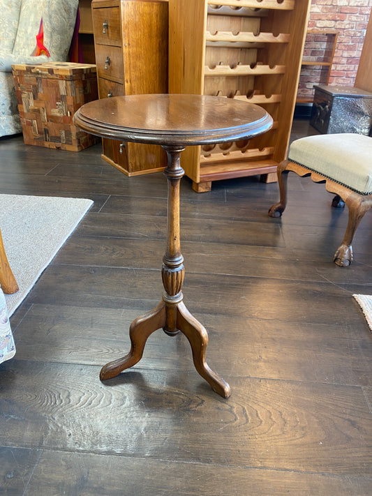 Vintage Mahogany Tripod Lamp Table (Dark)
