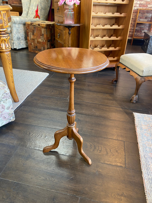 Vintage Mahogany Tripod Lamp Table (Lighter)