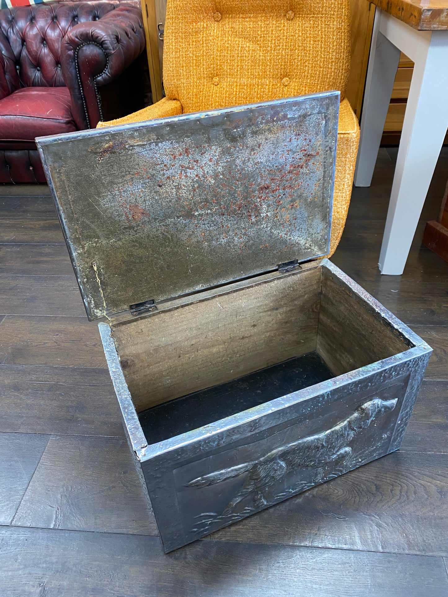 Vintage Metal Hound Fire Box