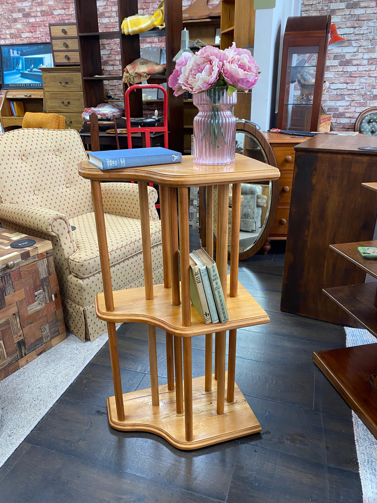 Customized Plot Stand Vintage Kauri Decorative Stand – Plots & Pickles